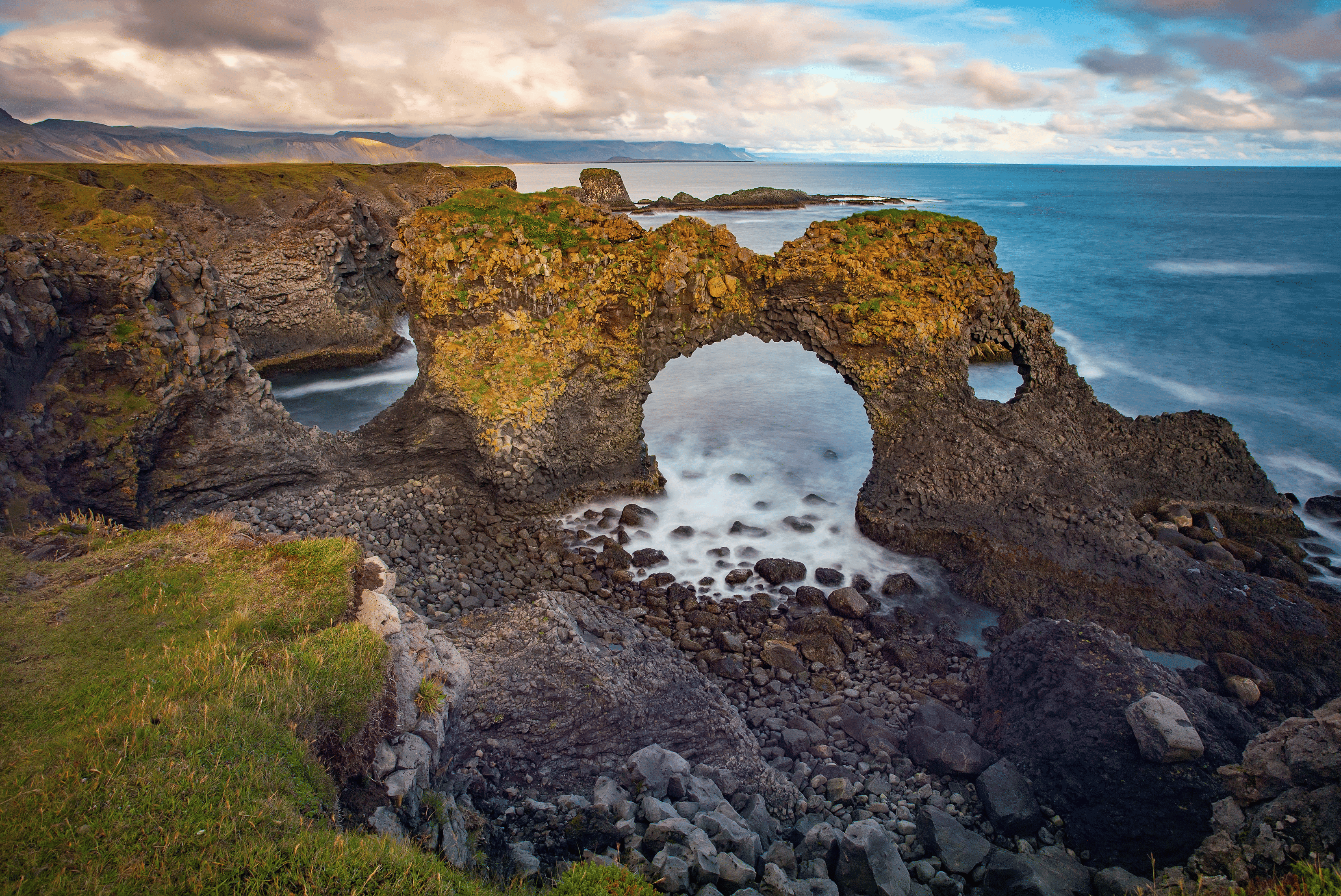Gatklettur rock arch